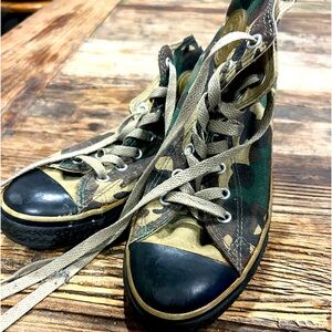 Camo Converse unisex